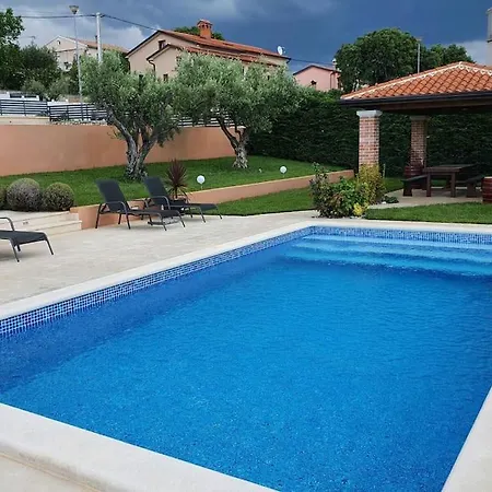 Jolanda Villa Kastelir