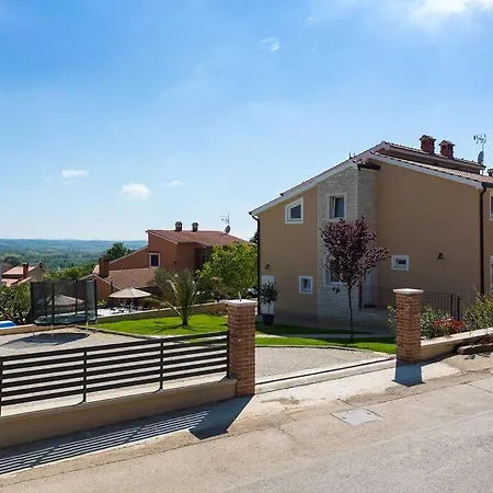 Jolanda Villa *